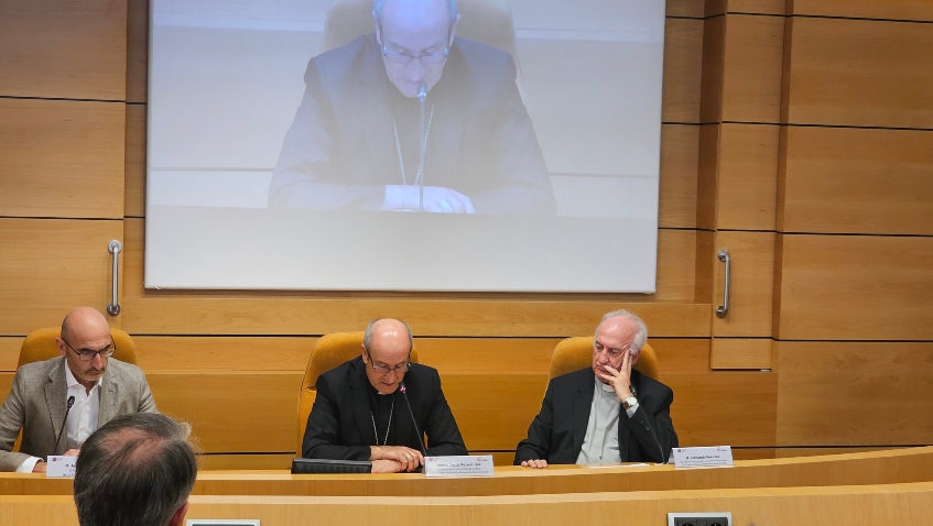 "Hay que garantizar el escrupuloso respeto de la IA a la dignidad de la persona” 