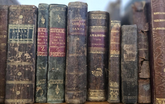 La Semana Santa contenida en un libro