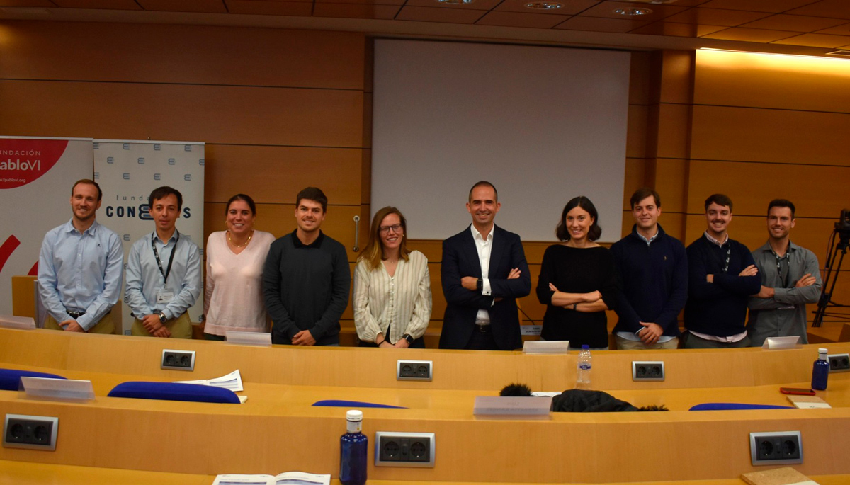 Ángel Alberich-Bayarri con los alumnos de la V edición del programa de Liderazgo Conexus de la Fundación Pablo VI