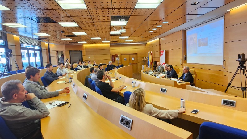 En la mesa de izquierda a derecha Jesús Avezuela, Domingo Sugranyes, Alberto Priegos y Rubén García Servent