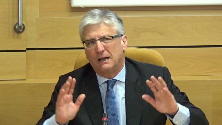 Lee más sobre el artículo Díez-Picazo: “Es inusual que el Ministro de Justicia o un alto cargo del Poder Ejecutivo se acerque a un alto cargo judicial para intentar influir”