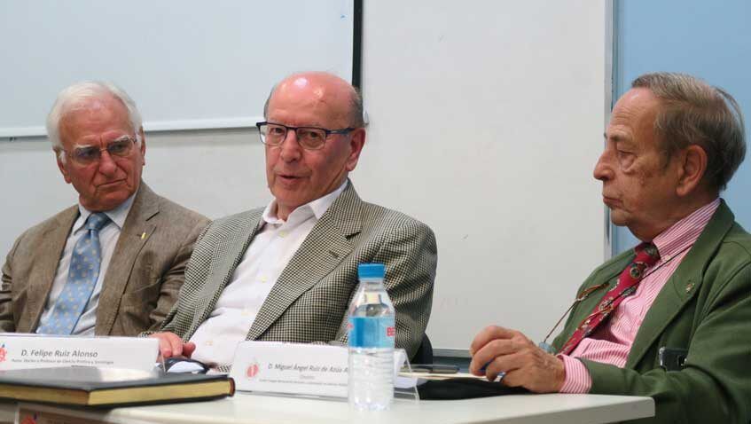 Lee más sobre el artículo La presentación del libro ‘Historia de la Escuela de Periodismo de la Iglesia’ pone el foco en el cardenal Herrera Oria