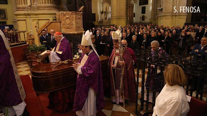 En este momento estás viendo Multitudinaria despedida a Don Fernando Sebastián en la Catedral de Málaga: “hemos perdido un gran maestro”