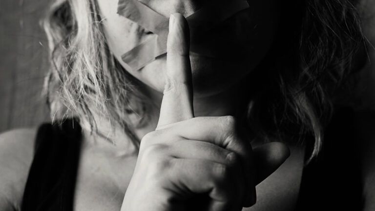 Lee más sobre el artículo La confabulación del silencio