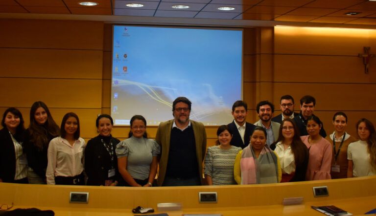 Lee más sobre el artículo Liderazgo y gobernanza: los nuevos modelos de participación y el futuro de la democracia
