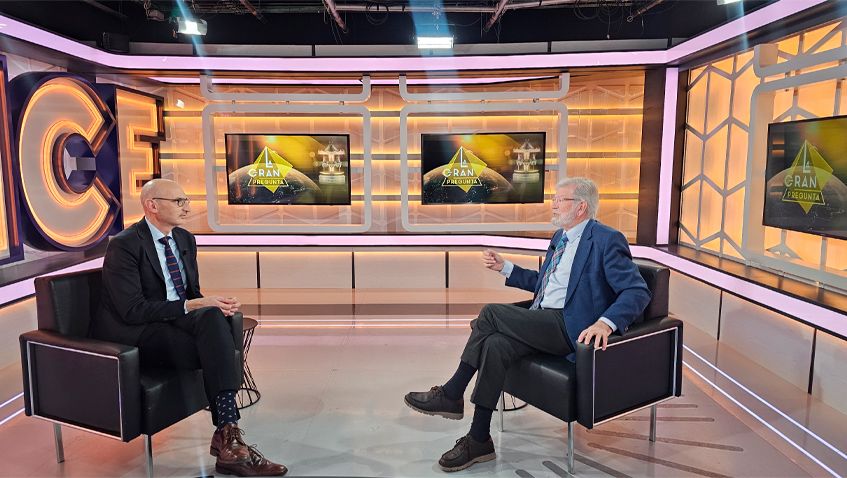 "El hiperliderazgo actual en el PSOE ha anulado la disidencia"