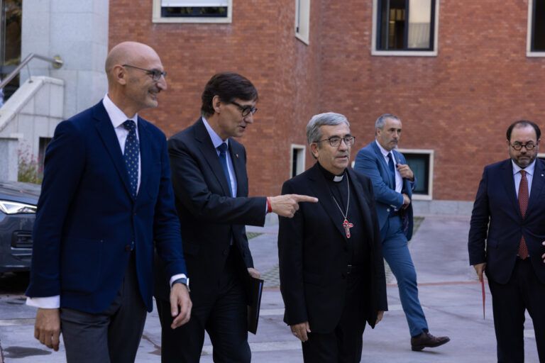 Diálogo entre Salvador Illa y Mons. Luis Argüello