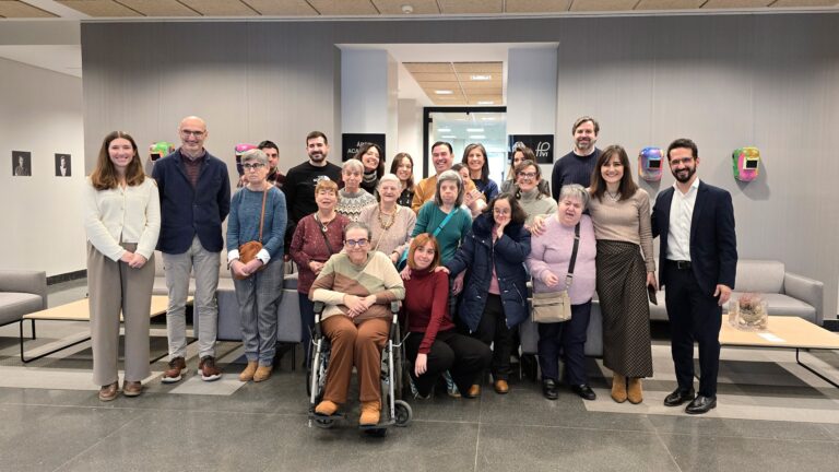 Lee más sobre el artículo Visita de las artistas de la Fundación Astier: arte que habla de autonomía, de igualdad y de los derechos de mujeres con discapacidad intelectual