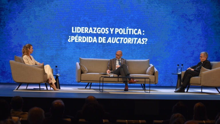 Lee más sobre el artículo Cayetana Álvarez de Toledo y Mons. Luis Argüello, fe y razón por la “regeneración moral” de la democracia
