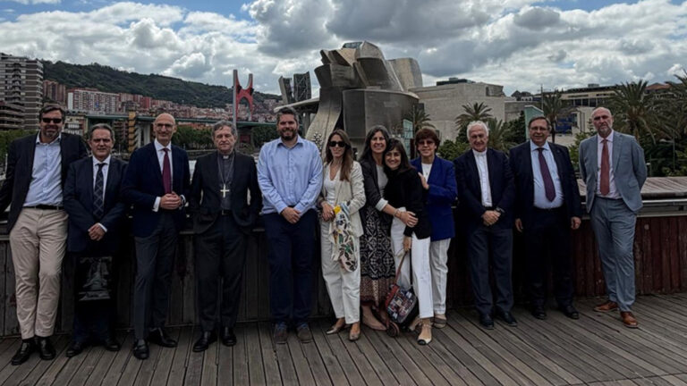Lee más sobre el artículo Encuentro institucional y de trabajo en la diócesis de Bilbao