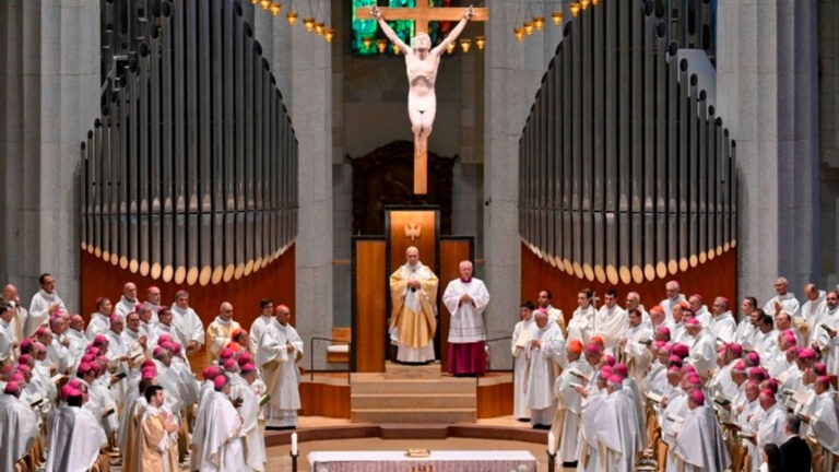 Lee más sobre el artículo Santa Misa en la Basílica de la Sagrada Família